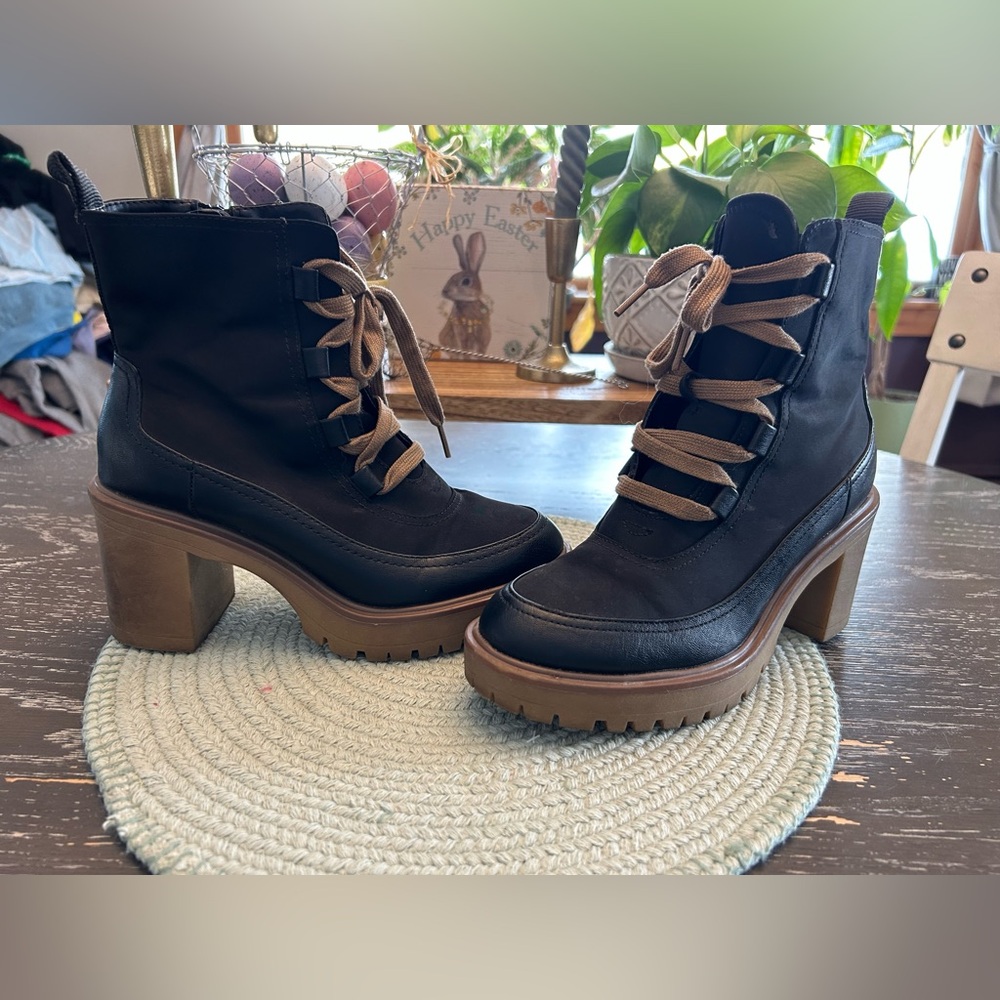 Super cute Womens boots. Size 7.5 - Picture 4 of 4